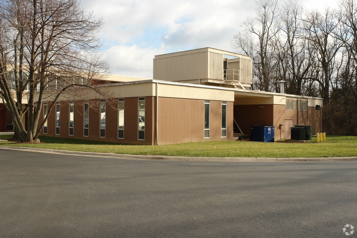 1733 Harrodsburg Rd, Lexington, KY 40504