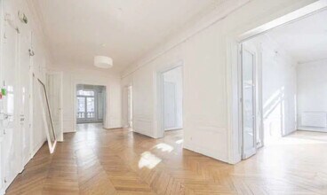 9 Rue De Chaillot, Paris for lease Interior Photo- Image 1 of 9