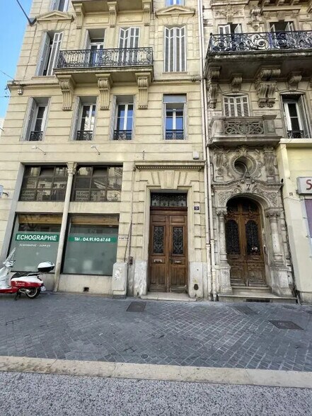 Office in Marseille for lease - Building Photo - Image 1 of 16