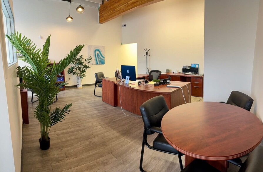 9906A Franklin Av, Fort McMurray, AB for lease - Building Photo - Image 1 of 2