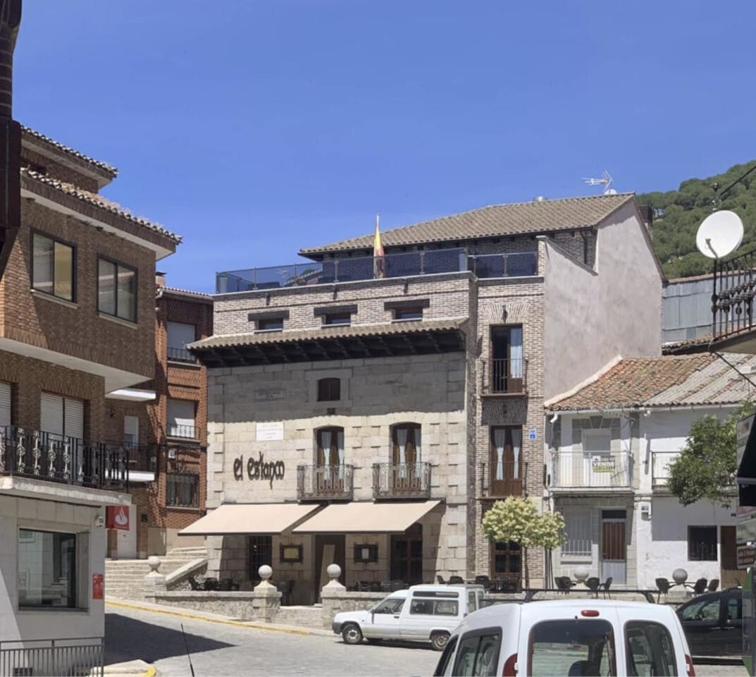 Hospitality in El Hoyo de Pinares, Ávila for sale Interior Photo- Image 1 of 31