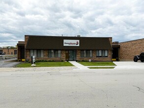500-502 Crossen Ave, Elk Grove Village, IL for lease Interior Photo- Image 1 of 6