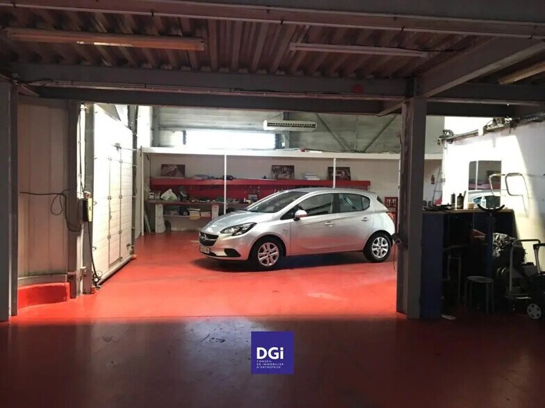 Flex in Nîmes for lease - Interior Photo - Image 2 of 2