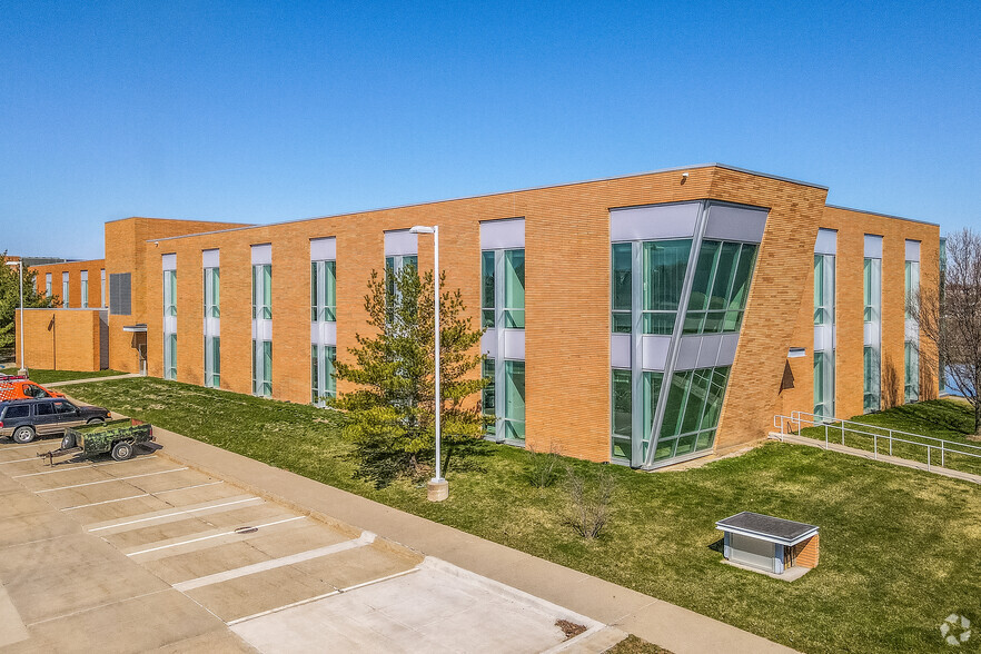 6400 Westown Pky, West Des Moines, IA for lease - Building Photo - Image 3 of 15