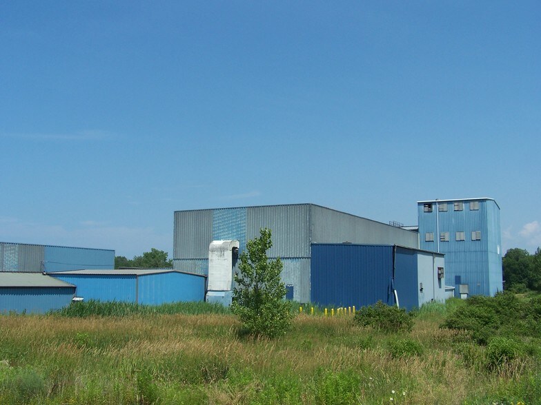 3213 Middle Rd, Dunkirk, NY 14048