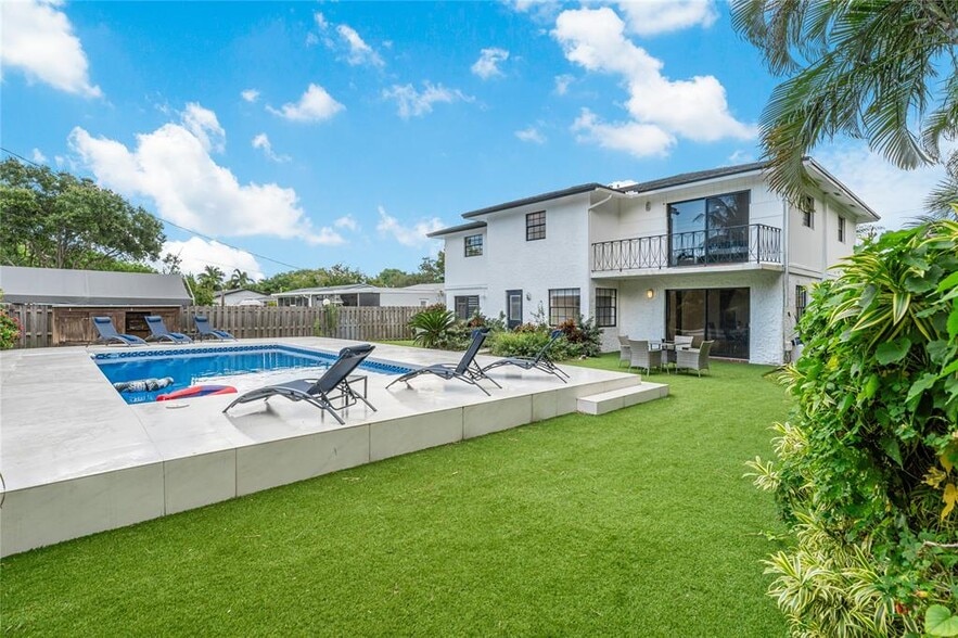 Two Income Producing Duplexes portfolio of 2 properties for sale on LoopNet.com - Building Photo - Image 3 of 54