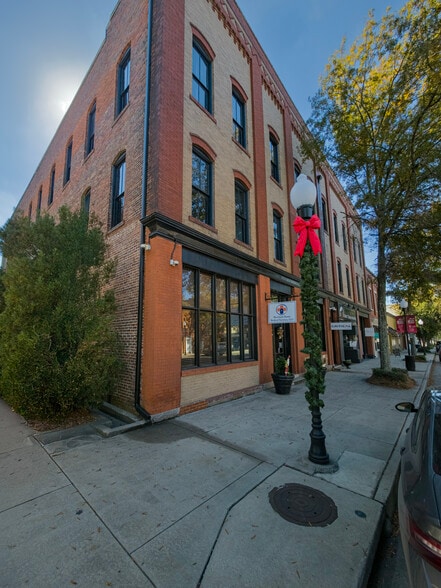 105-111 W Central, Valdosta, GA for sale - Building Photo - Image 1 of 87