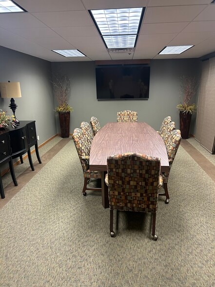 2727 W 2nd St, Hastings, NE for lease - Interior Photo - Image 2 of 6