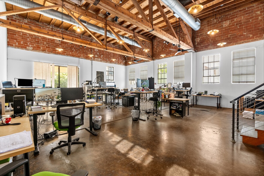 311-321 Sixth St, San Antonio, TX for lease - Building Photo - Image 1 of 16