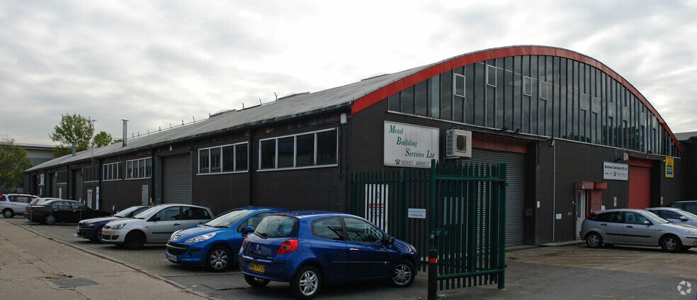 Packet Boat Ln, Uxbridge for sale - Primary Photo - Image 1 of 1