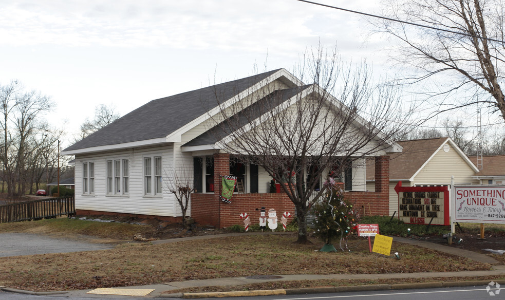 310 W Main St, Williamston, SC for sale - Primary Photo - Image 1 of 1