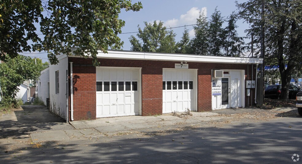 7 W Albany St, Huntington Station, NY for sale - Primary Photo - Image 1 of 1