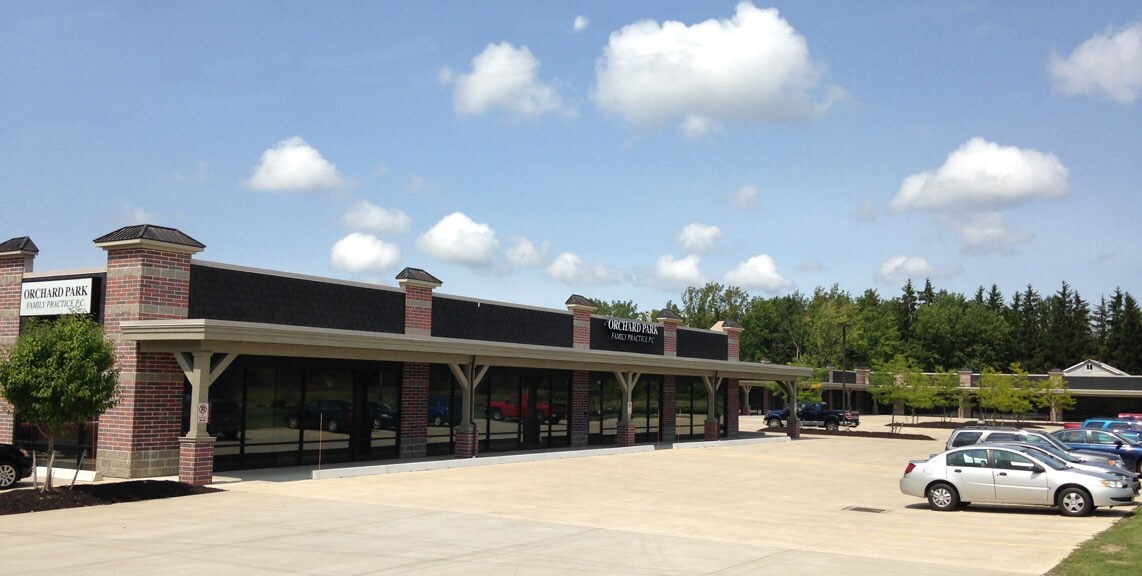 3670 S Benzing Rd, Orchard Park, NY 14127