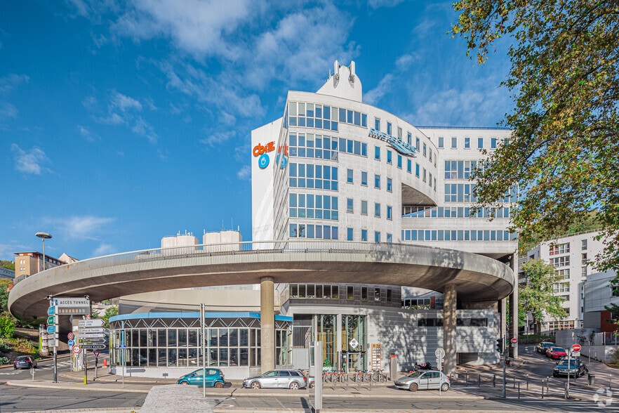 Office in Lyon for lease - Building Photo - Image 2 of 4