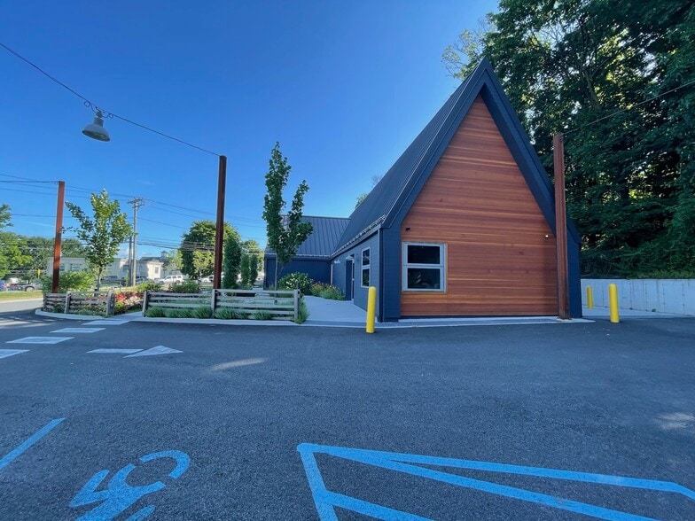 600 E Putnam Ave, Cos Cob, CT for lease - Building Photo - Image 3 of 21