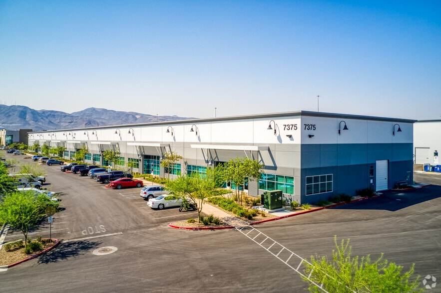 7375 Commercial Way, Henderson, NV for lease - Primary Photo - Image 2 of 7