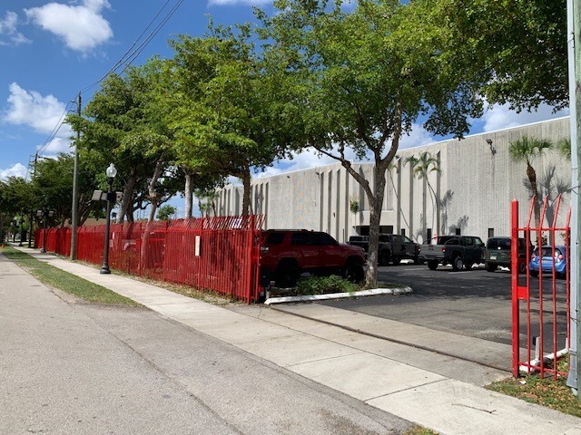 635-695 NW 4th Ave, Fort Lauderdale, FL for lease - Building Photo - Image 3 of 4