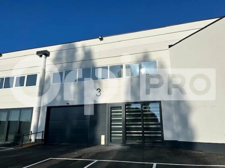 Flex in Fontenay-Trésigny for lease - Building Photo - Image 2 of 16