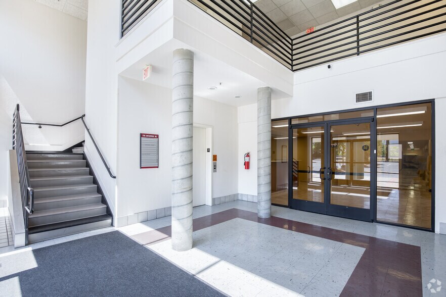 1745 Enterprise Dr, Fairfield, CA for lease - Lobby - Image 2 of 8