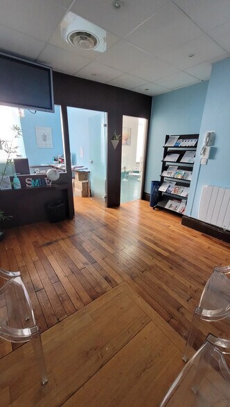 Office in Lyon for lease - Interior Photo - Image 2 of 5