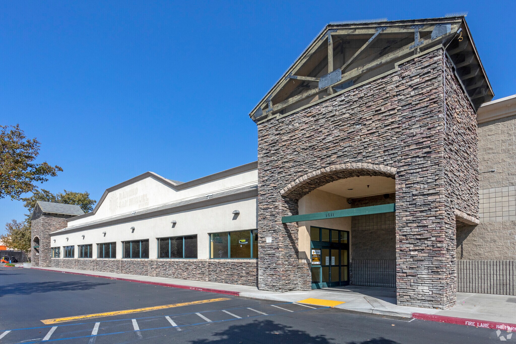 1611 E Hatch Rd, Ceres, CA 95307 Ceres Marketplace