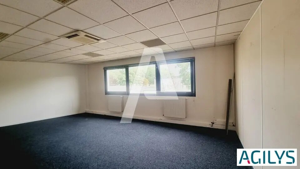 Flex in Villejust for lease - Interior Photo - Image 2 of 5