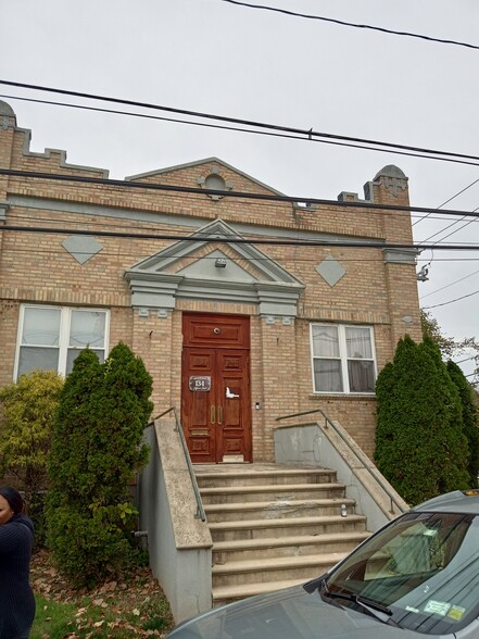 134 Jefferson St, Inwood, NY for sale - Building Photo - Image 1 of 1