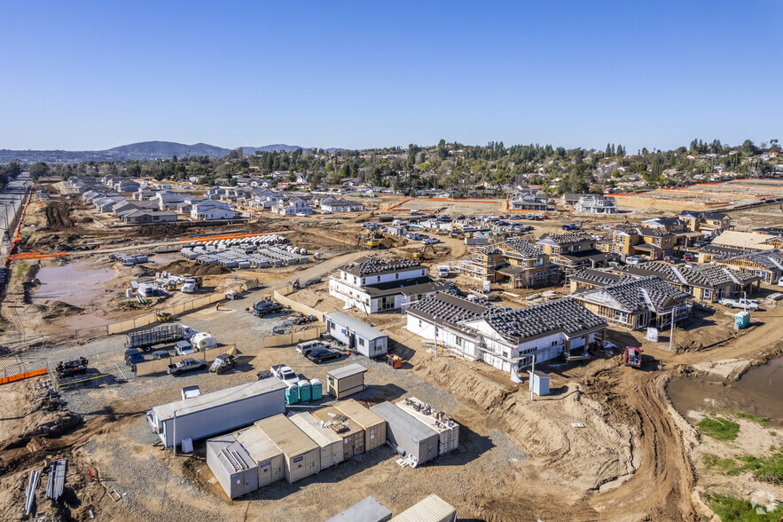 17166 Stoneridge Country Club Ln, Poway, CA for lease - Building Photo - Image 1 of 5