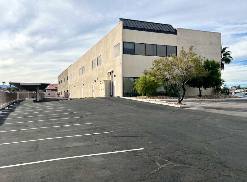 6431 W Sahara Ave, Las Vegas, NV for lease - Building Photo - Image 2 of 7