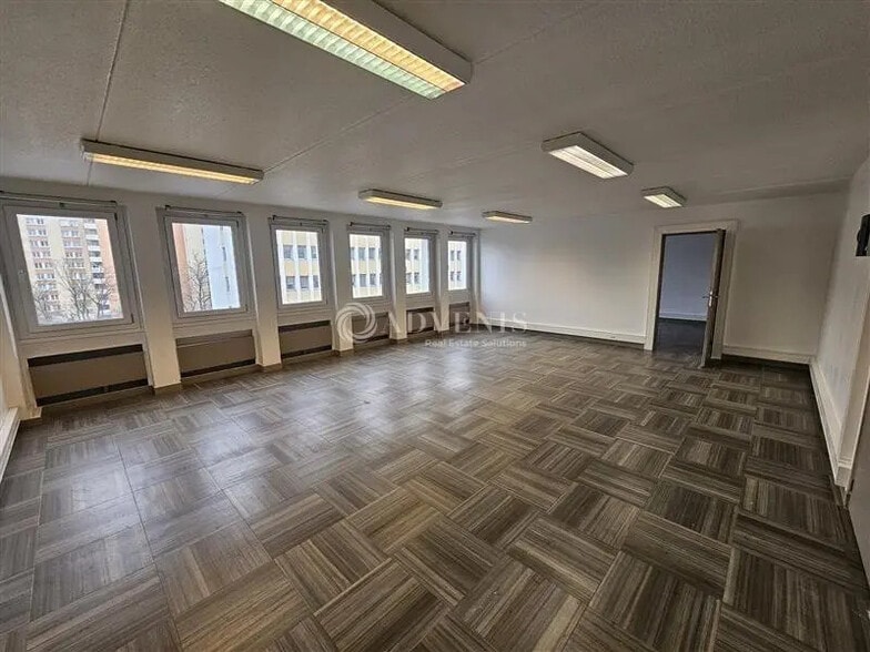 Office in Créteil for lease - Building Photo - Image 3 of 10