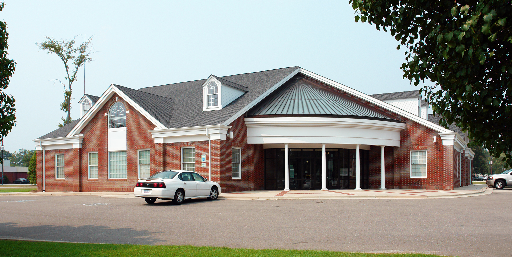 333 E Russell St, Fayetteville, NC for lease Building Photo- Image 1 of 5