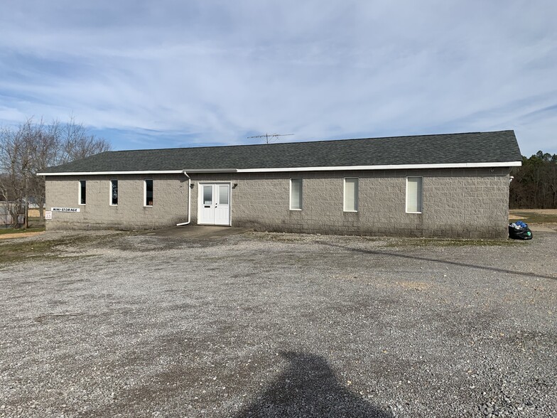 2611 Highway 79, Indian Mound, TN for sale - Primary Photo - Image 1 of 1