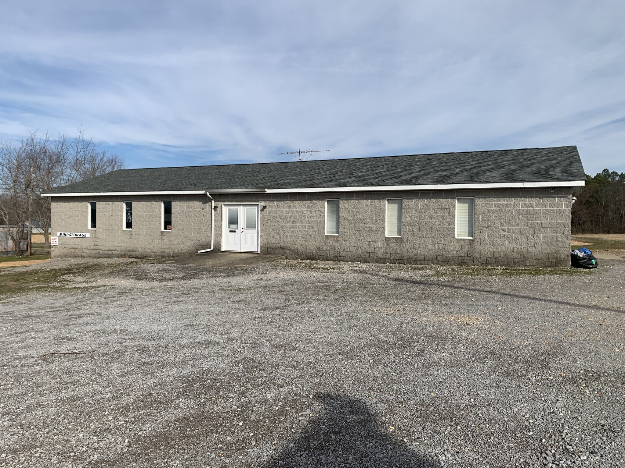 2611 Highway 79, Indian Mound, TN for sale Primary Photo- Image 1 of 1