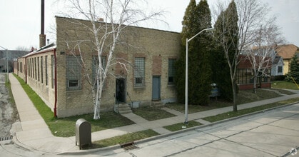 1819 S 71st St, Milwaukee, WI for lease Interior Photo- Image 2 of 4