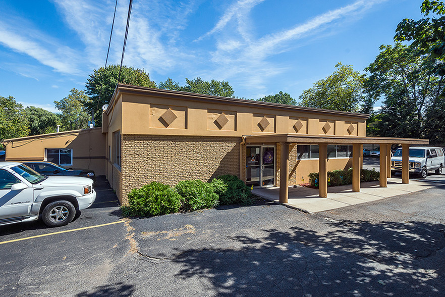 25820 Orchard Lake Rd, Farmington Hills, MI for sale - Building Photo - Image 1 of 1