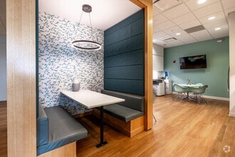 5550 Wild Rose Ln, West Des Moines, IA for lease Interior Photo- Image 2 of 3