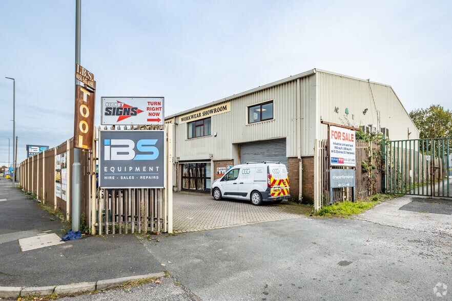 32 Lees Rd, Liverpool for sale - Primary Photo - Image 1 of 1