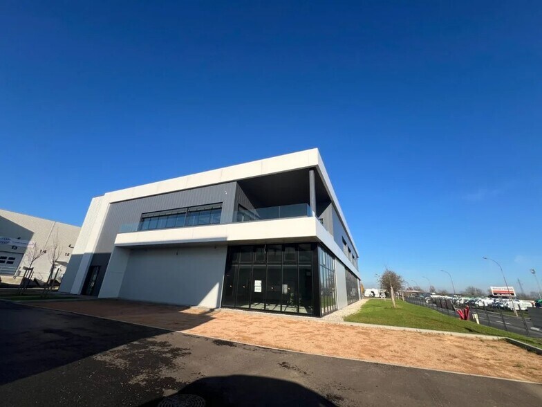 Flex in Arnas for lease - Building Photo - Image 2 of 9