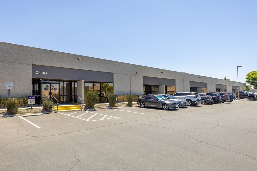 1020 Iowa Ave, Riverside, CA for lease - Building Photo - Image 2 of 8