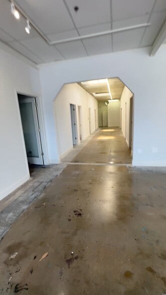 323-329 Central Ave, Sarasota, FL for lease - Commercial Listing Video - Image 2 of 32