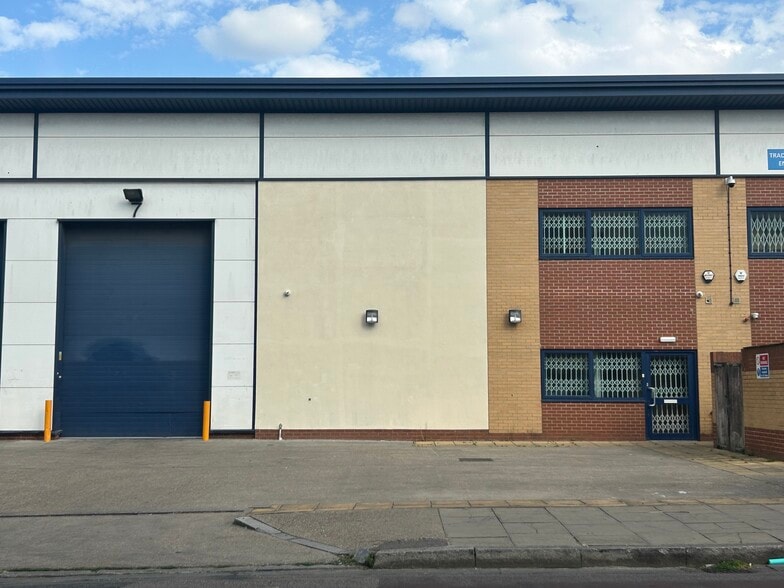 6 Theydon Rd, London for lease - Building Photo - Image 1 of 3