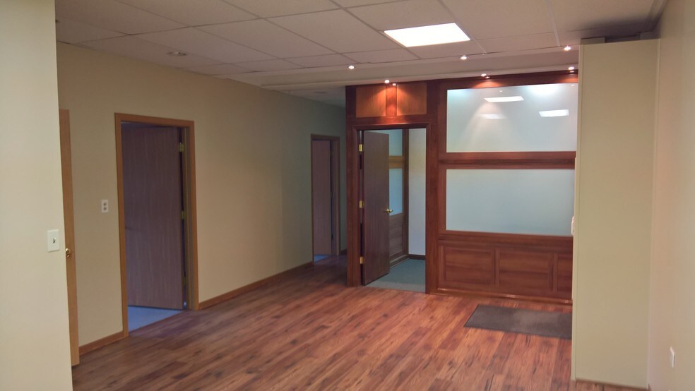 5400 W Elm St, McHenry, IL for sale - Building Photo - Image 1 of 1