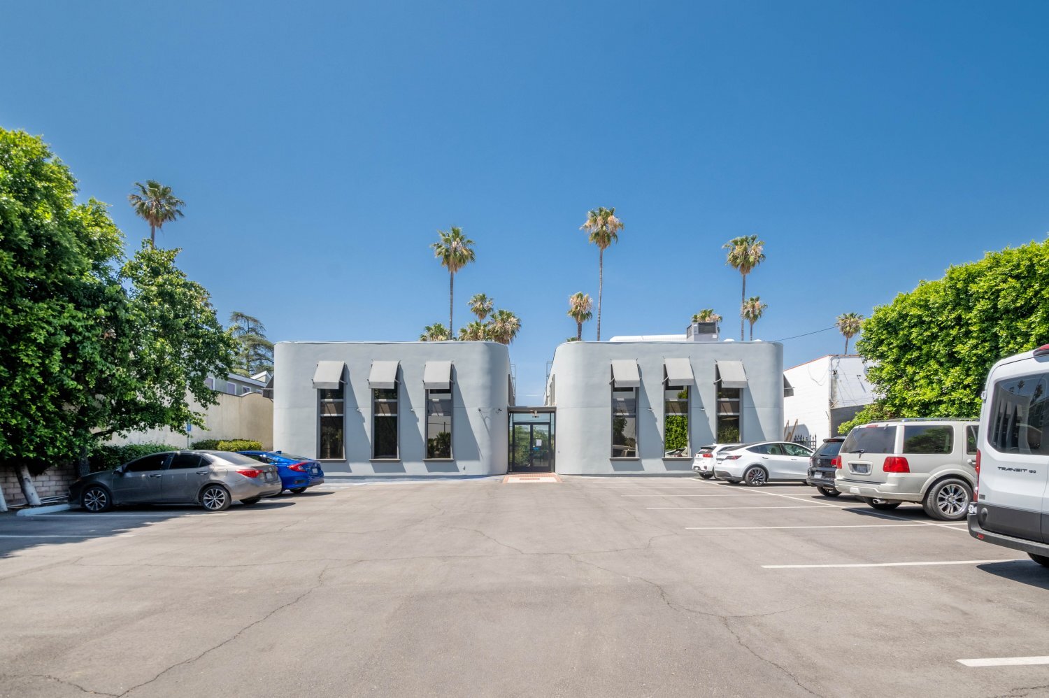 16946 Sherman Way, Lake Balboa, Ca 91406 - Office For Lease 