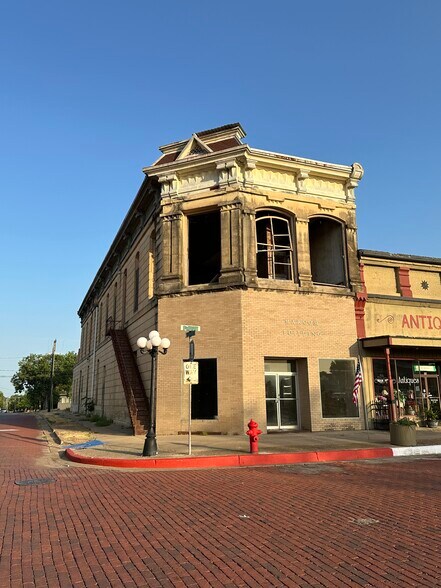 401 5th St, Honey Grove, TX for sale - Building Photo - Image 1 of 1
