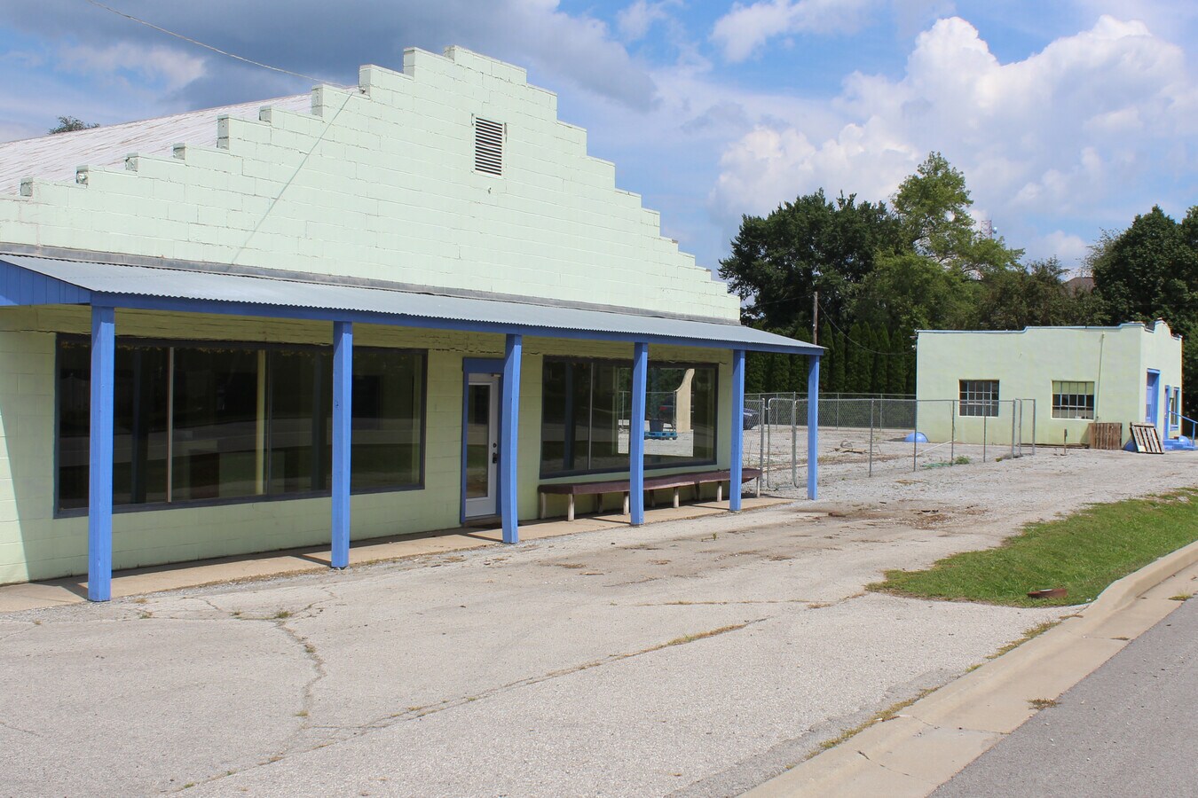 706 W Broadway St, Monticello, IN 47960