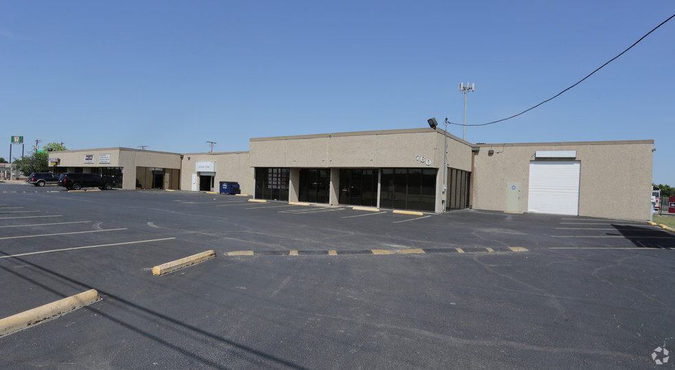 760-780 N Beach St, Fort Worth, TX for lease - Building Photo - Image 1 of 17