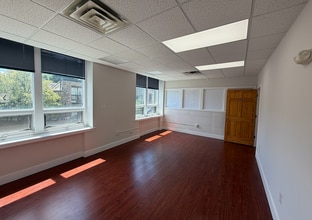 3502 Scotts Ln, Philadelphia, PA for lease Interior Photo- Image 1 of 4