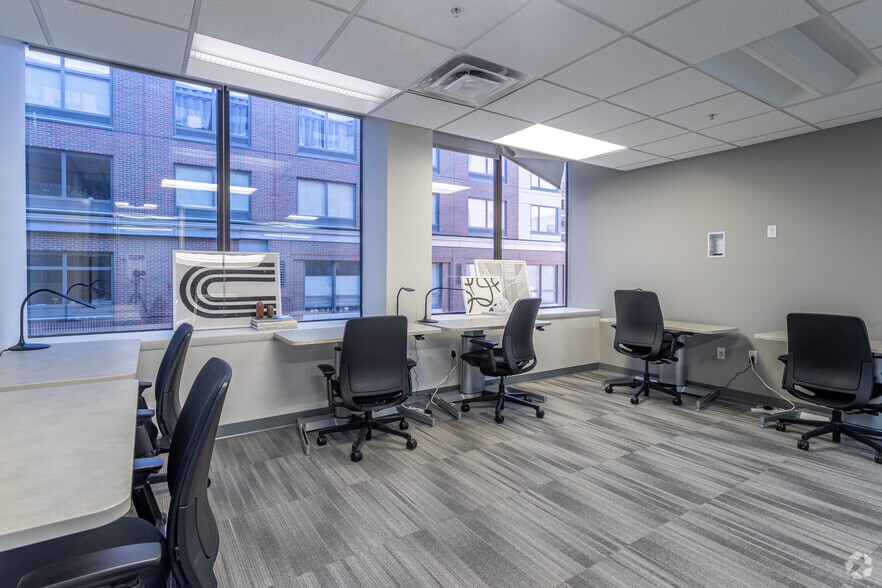 396-400 Congress St, Portland, ME for lease - Building Photo - Image 1 of 23