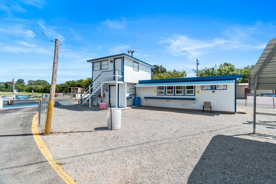 369 Sandywood Rd, Sikeston, MO 63801