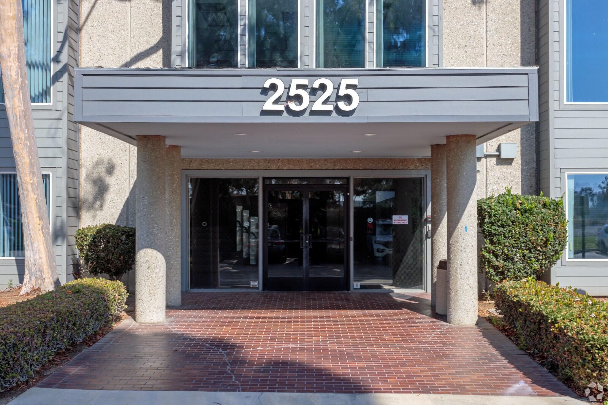 2525 Cherry Ave, Signal Hill, CA 90755 Signal Hill Towne Center 2